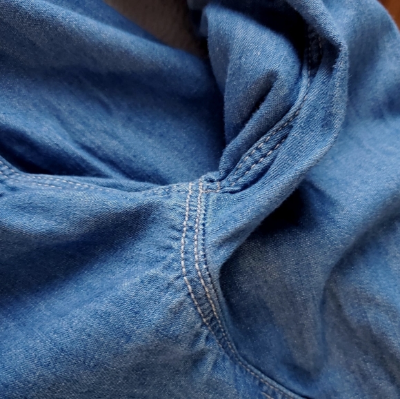 💙 Gap Denim Shirt - Picture 3 of 7